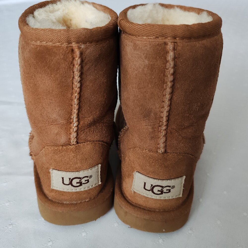 UGG Australia Kids Classic II Boots - Chestnut Suede Sheepskin - Size 10